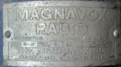 Magnavox R-2C Tragthøjt.-skilt ser.nr 12235